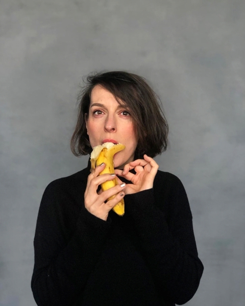 吃香蕉可耻?波兰国博下架女子吃香蕉短片引发抗议