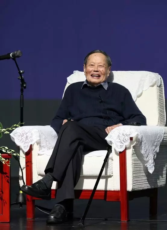 杨振宁:大型对撞机盛宴已过 从30年前开始就已