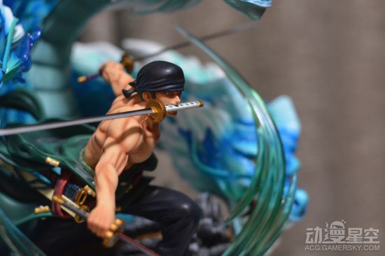 《海贼王》索隆霸气大招雕像 三刀流+四龙魄力十足