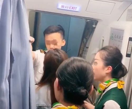 为等家属堵机舱门?春秋航空:经劝阻旅客自愿终止行程493601_