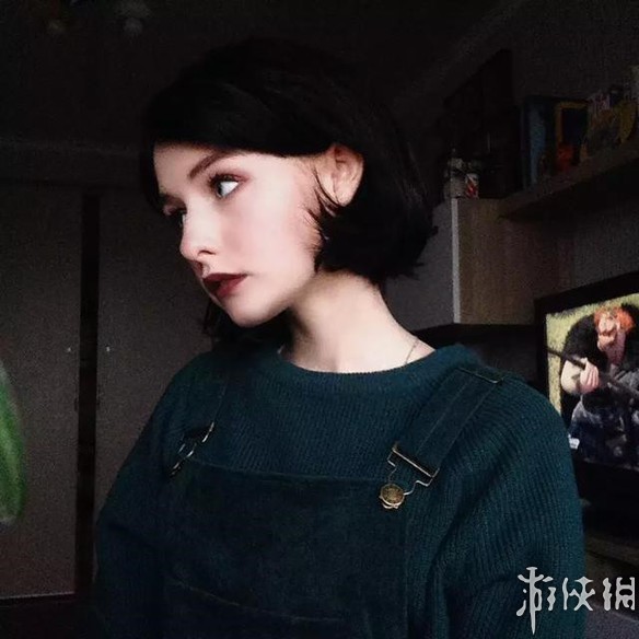 俄罗斯小姐姐长着一副精致娃娃脸 人美声甜完美身材