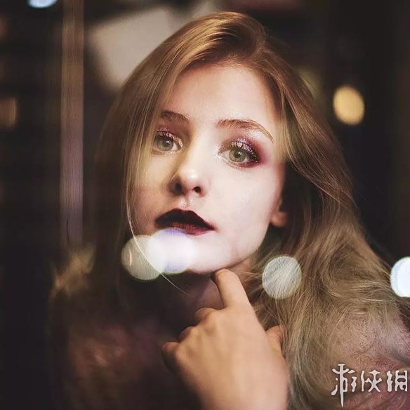 俄罗斯小姐姐长着一副精致娃娃脸 人美声甜完美身材