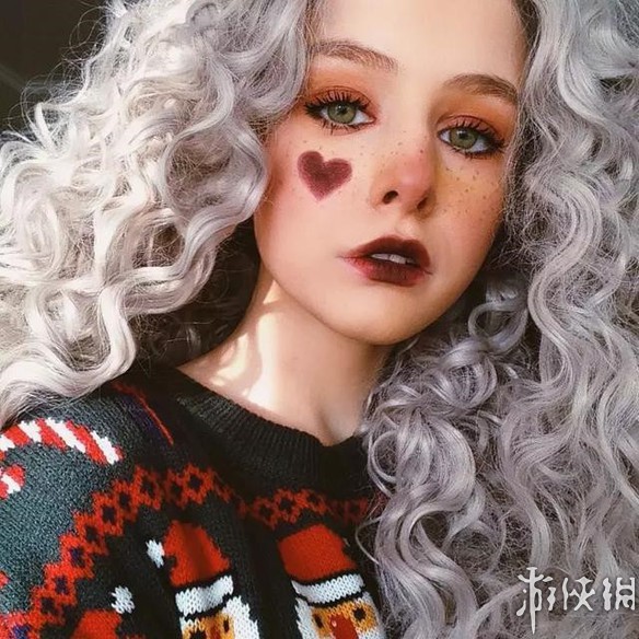 俄罗斯小姐姐长着一副精致娃娃脸 人美声甜完美身材