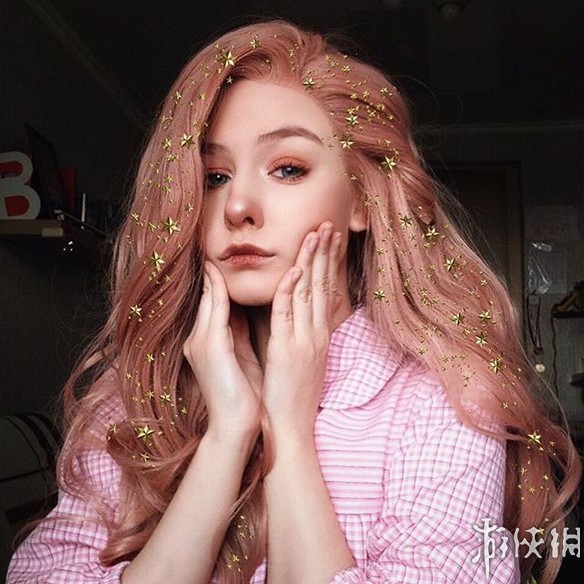 俄罗斯小姐姐长着一副精致娃娃脸 人美声甜完美身材