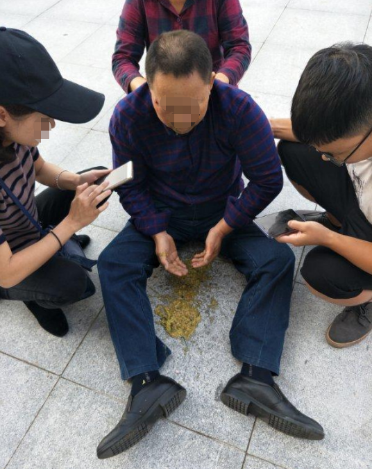 1557930777929217.png ↑邓大楣短暂昏迷后苏醒,数次呕吐