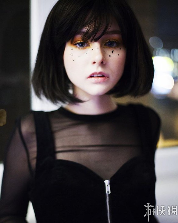 俄罗斯小姐姐长着一副精致娃娃脸 人美声甜完美身材