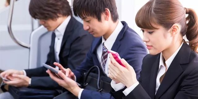 日本年轻人基本是通过智能手机获得资讯