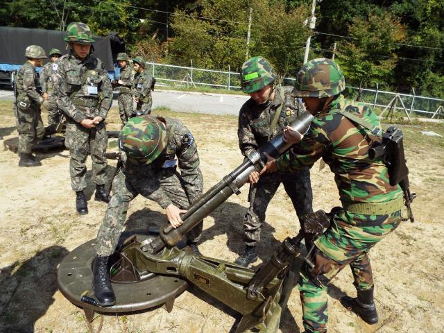 资料图：韩军进行迫击炮训练