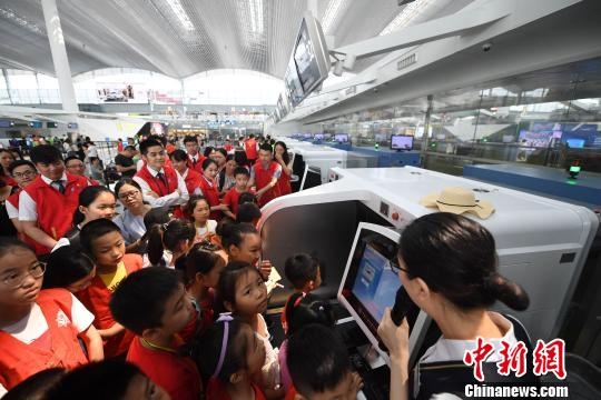 南航智慧出行升级 逾八成广州出发旅客自助值机494019_