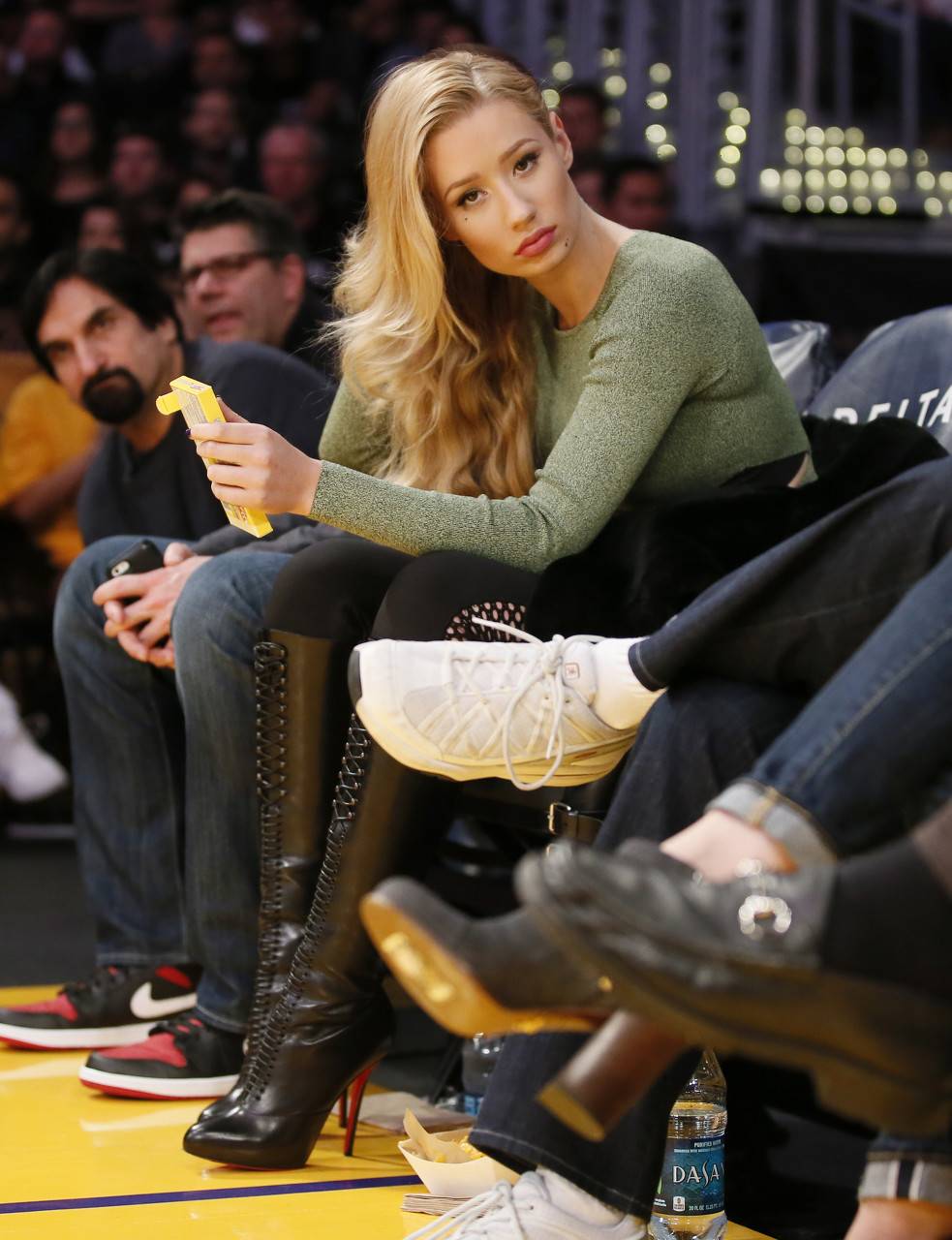今日图集:杨少侠前女友iggy仍爱nba