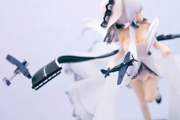 《碧蓝航线》光辉手办 小姐姐笑脸暖心,白礼服优雅迷人