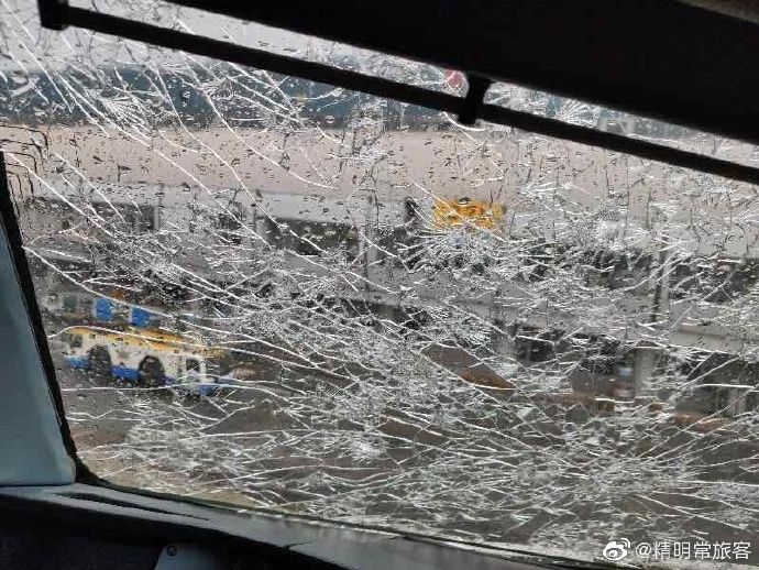 客机遭遇冰雹风挡玻璃破裂 释疑:能否避开冰雹?494783_