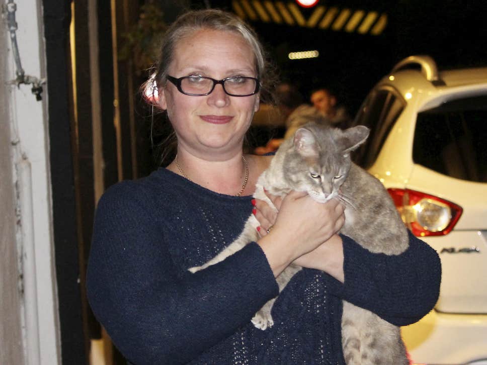 英消防员花费5000英镑救猫失败，猫却自己回了家