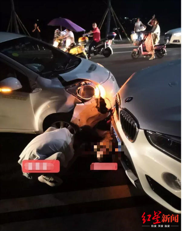 1559739224865591.jpg 事故现场图片显示,共享汽车右前方受损