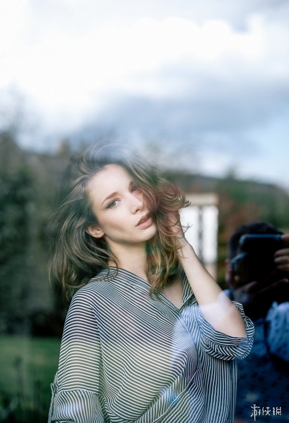ϵеļƷӢ߶ŮģEmily Shaw