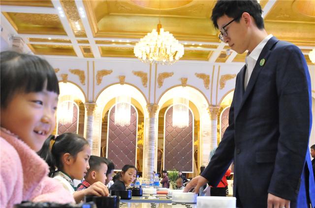 拉萨城投董事长_拉萨城(2)