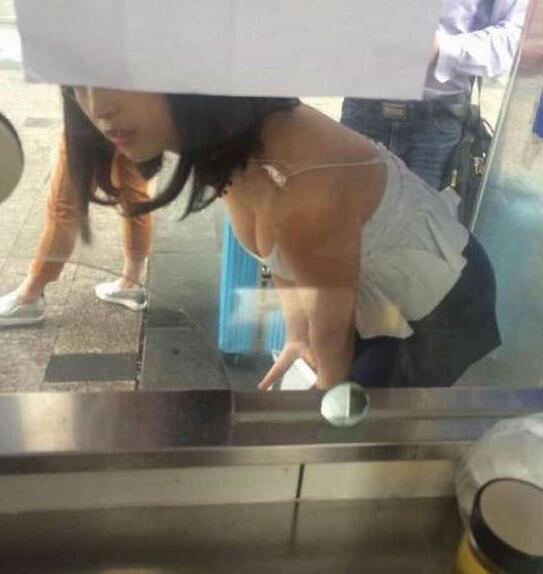 吸尘器治大姨妈送进医院 每日轻松一刻6月13日晚间版