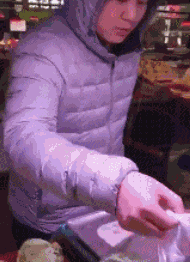 吸尘器治大姨妈送进医院 每日轻松一刻6月13日晚间版