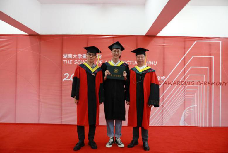2、湖南大学毕业证书和学位证书翻译：签证毕业证书学位证书翻译涵盖哪些章节？ 