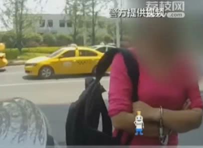 女子欲提前乘车被拒大闹火车站:凭啥给我安排晚的