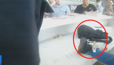 女子欲提前乘车被拒大闹火车站:凭啥给我安排晚的