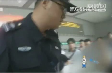 女子欲提前乘车被拒大闹火车站:凭啥给我安排晚的