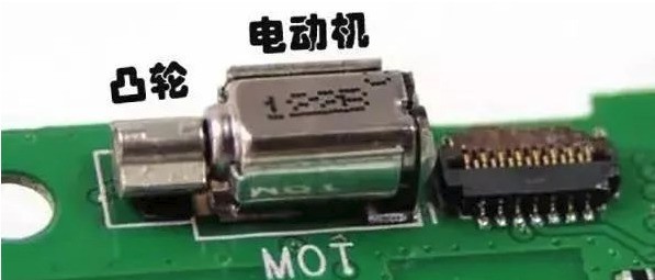 但是别想歪了!在日本thrive手持按摩器是货真价实的按摩器,划分为医疗器械,在日亚上它被解释为一个轻巧的手持震动按摩器,并附有对腰部、肩部按摩的用法指南,据说这个按摩器可以用来按摩肩部、颈部、腰部,能够有效缓解这些部位的疼痛,其中对于落枕有着特别明显的效果。说实话这个产品其实和LUNA一样,看起来结构非常的简单,但价格还算良心,折合人民币约170元! 普通震动的电动牙刷:别买类似原理的 请选择声波震动产品 电动牙刷已经成为当下人们保护口腔健康的一大利器,的确对比传统牙刷的刷牙方式而言,声波震