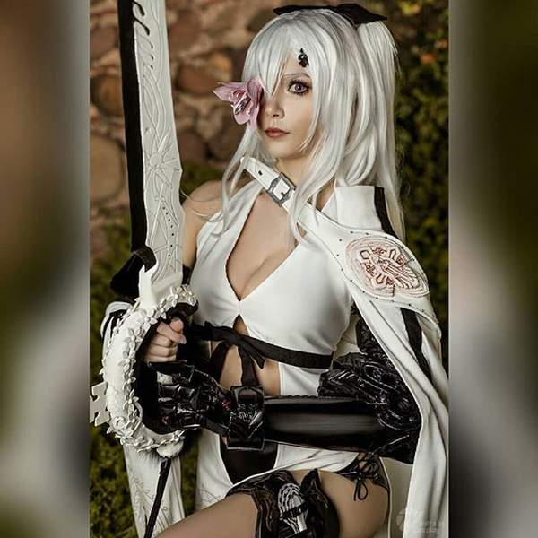国外cosplay达人,cosplay西施 国外妹纸cos《龙背上的骑兵3》zero 冷艳御姐杀气十足