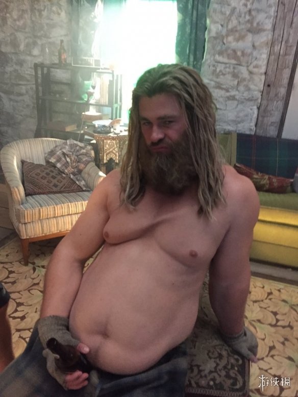 重看《复仇者联盟4:终局之战》的理由之一!绿巨人晒“肥宅”雷神靓照!