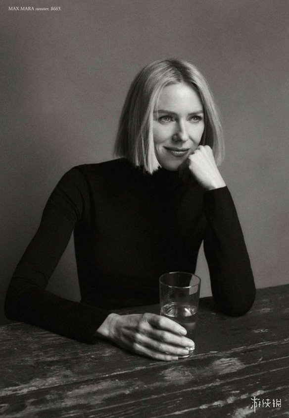 51岁秒杀21岁小鲜花!娜奥米·沃茨时尚写真欣赏!