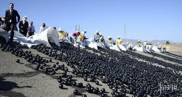 9600万黑色塑料球倾倒进加州一水库 年可节约11亿升水