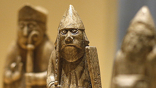 英国男子抽屉翻出一枚旧棋子 拍出635万天价(图)