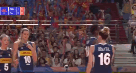 龔翔宇暴扣得手,幫助中國隊拿到第二局。