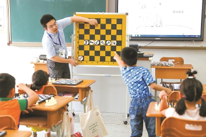 556个小学生爱心暑托班开班