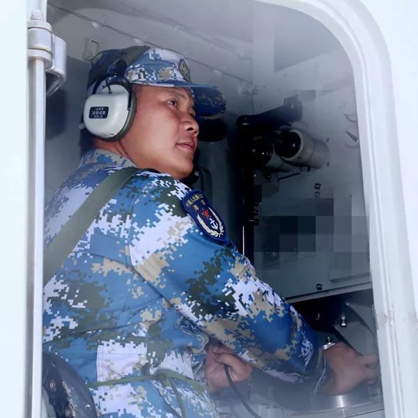 3、炮位射击 吴亢慈 摄_副本.jpg