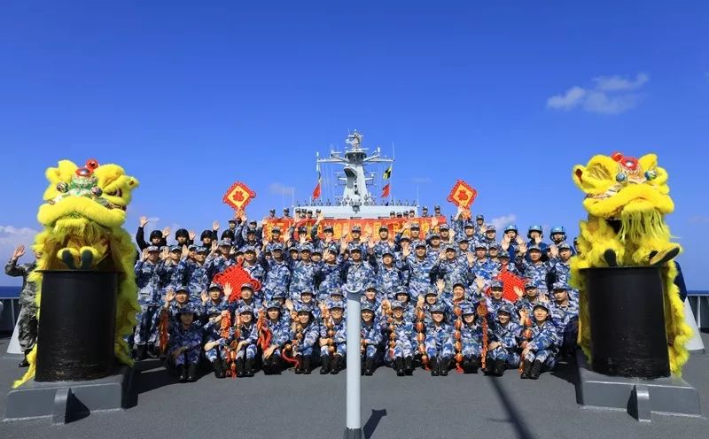 海军31批护航编队给首长战友拜年2951_副本.jpg