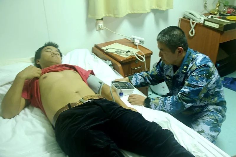 5、检查诊断(殷振洲摄)_副本.jpg