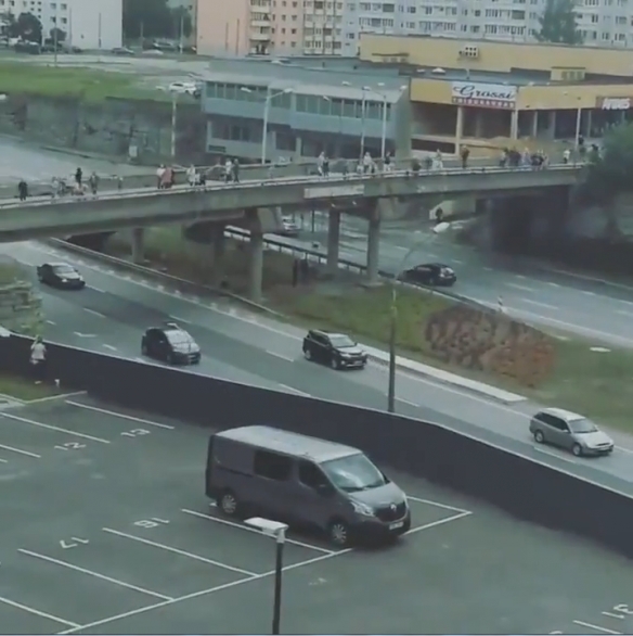 《盗梦空间》既视感!电影《信条》片场所有车辆倒着开