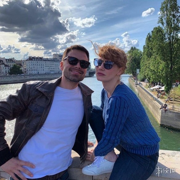 特工电影《355》全新片场照 劳模姐384街头狂秀恩爱