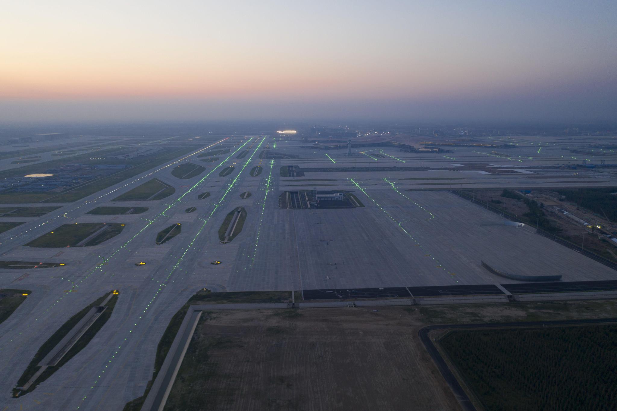 国内首例大兴机场全向型跑道飞行区工程通过验收