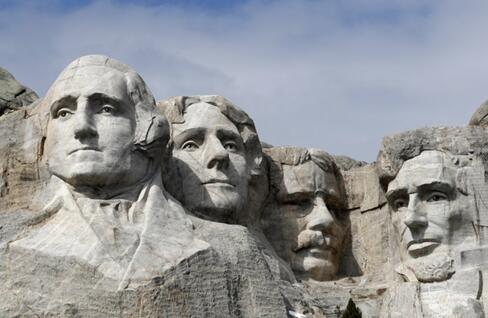 美国一女子违规攀爬“总统山” 被罚1000美元