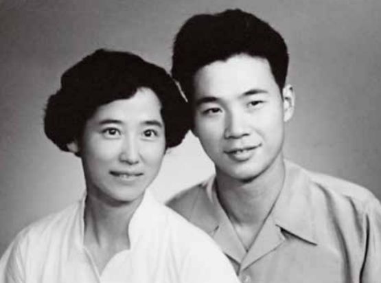 1958年7月10日，李鹏和朱琳在北京结婚。