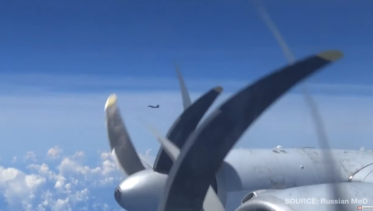 ձ򺫹F-15սӶͼ-95ը ͼԴ˹