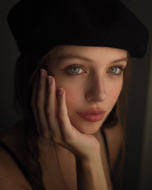 小麦肤色的异域天使 意大利性感美女模特惊艳众人