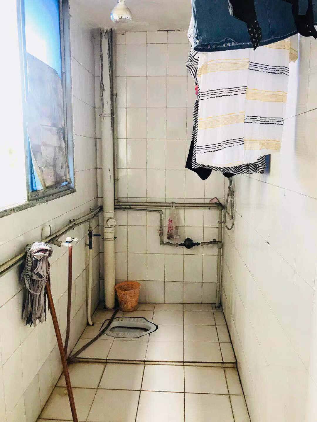 重庆警方通报女生校内如厕视频被兜售：照片系拼接 校内未发现偷拍设备_手机新浪网