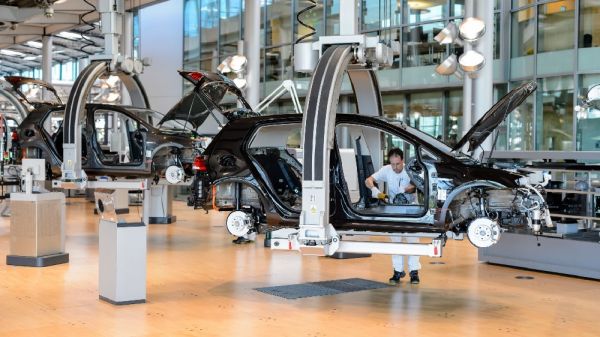 大众位于德国德累斯顿的一条电动汽车生产线（美国连线杂志网站）