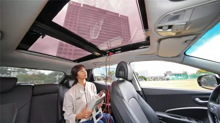 全球首款量产“太阳能汽车”上市,真的是晒太阳就能跑