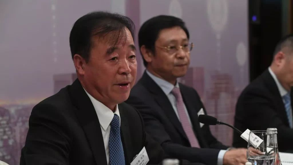 铁塔董事长_埃菲尔铁塔图片