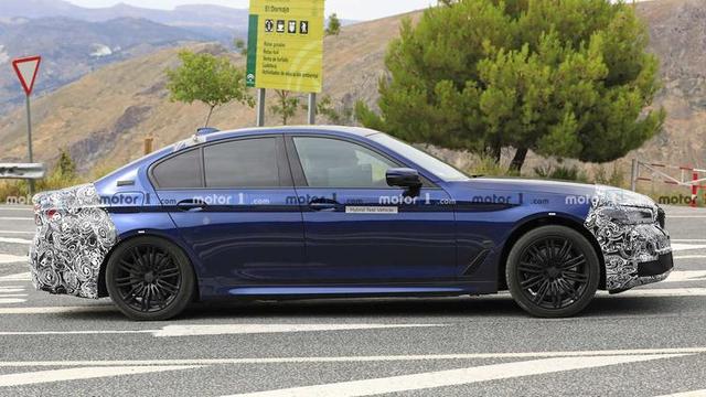 2021款宝马5系插混路试谍照曝光