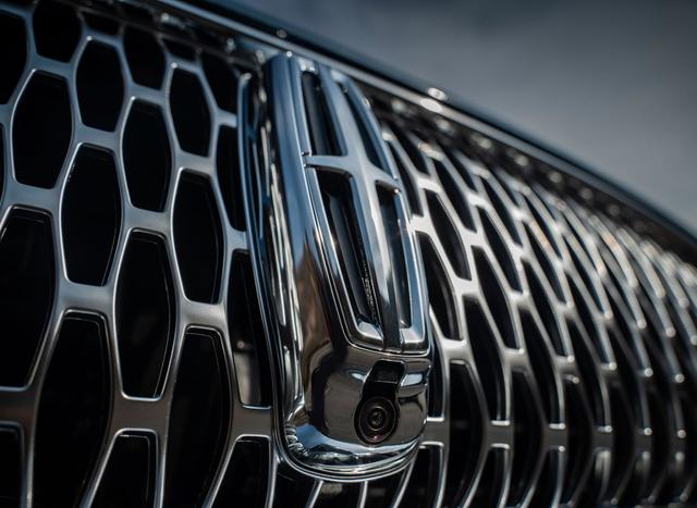 廉价豪华中大型SUV,配329马力+10喇叭